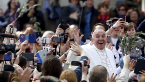 Pope Francis likens suffering refugees to Jesus Christ, laments global indifference in Palm Sunday homily