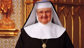 Mother Angelica endured excruciating pain for days, refusing pain relievers, before she died on Easter, priest reveals