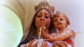 Series of new Marian apparitions approved in Argentina: Glowing rosaries, miraculous healings, woman\'s stigmata seen as proof