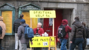 \'Peanuts\' Lucy Inspires New York Minister to Set Up \'Spiritual Help Booth\' on Sidewalk