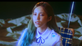 K-Pop singer Heize collapses onstage, to undergo surgery