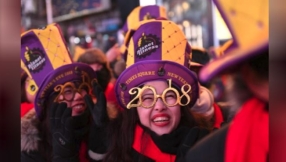 'New Year's Rockin Eve' news: Thousands of people endure the cold to witness the Ball Drop; Mariah Carey returns strong