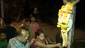 \'Holy Water\' Seeping From Feet of Jesus Christ Statue in Mumbai; Some Residents Call It a \'Miracle\'