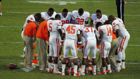 U.S. Football Coach Stopped by Atheists from Praying With Team, But Players Keep Tradition Going