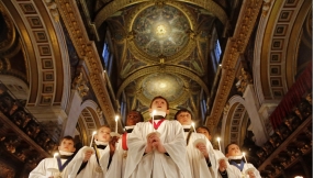 75 Thoughts You Have At A Carol Service