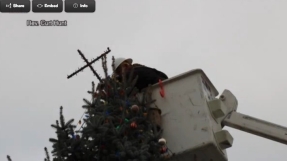 US Town Forced To Remove Cross From Its Christmas Tree