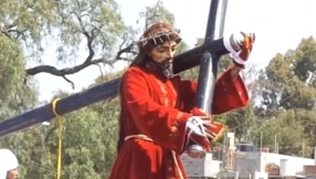 Miracle or Deception? Jesus Statue Appears to Move Its Head During Procession in Mexico