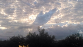 \'Hand of God\' appears in the sky; netizens believe it\'s a \'miracle\'