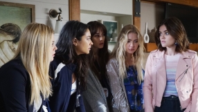 \'Pretty Little Liars\' season 7 episode 11 spoilers: Aria, Ezra reevaluate their relationship; A.D. brings in mysterious gift