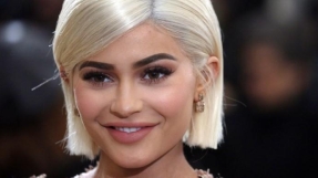 Kylie Jenner covers up 'bump,' still refuses to address pregnancy reports