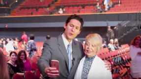 Joel Osteen lookalike fools megachurch pastor's security and even church members, says impersonation is 'in good fun'