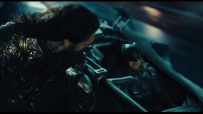 'Justice League' news: Deleted scene shows Bruce Wayne bribing Aquaman with money