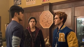 'Riverdale' season 2 spoilers: Archie fights Hiram, Betty may reunite with Jughead