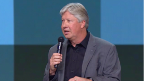 Robert Morris preaches on eternity as he returns to pulpit for the first time since near death experience