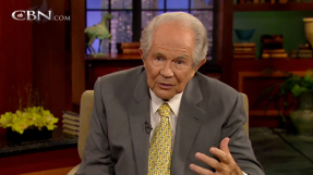 Pat Robertson tells Hurricane Florence to stop in the name of Jesus