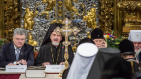 Ecumenical Patriarch hands over decree, sealing Ukraine church independence