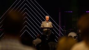 Pastor issues apology for holding normal Sunday Service gathering despite coronavirus concerns