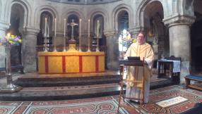 Priest resumes Eucharist inside historic London church after Archbishop's clarification on building closures