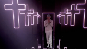 Justin Bieber leads worship at Judah Smith's church