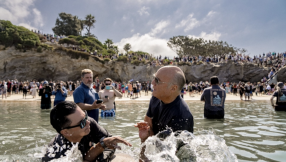 4,500 people baptised at California beach