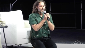 Russell Brand kneels in prayer at Tucker Carlson event, prays against 'dark and demonic forces'