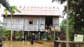 Monsoon floods displace 100,000 in Cambodia