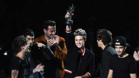 One Direction AMA 2013 performance video, \