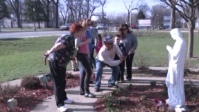 Virgin Mary \'miracle\' tear? Believers flock to Indiana to witness for themselves [video]