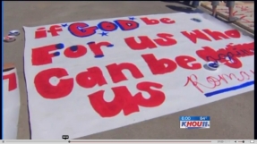 Appeals court rules Texas cheerleaders allowed to display Bible verse banners at football games