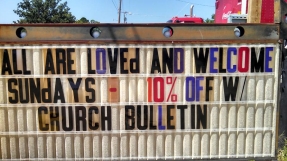 Atheists see red over pizza place\'s 10% discount for customers who bring a church bulletin