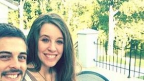 Jill Duggar and Derick Dillard celebrate pregnancy halfway mark with new baby bump photo