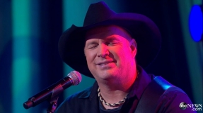 Garth Brooks causes Robin Roberts to weep on \'GMA\'; new song is a conversation between an unborn baby and God [VIDEO]