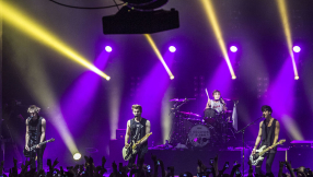 \'5 Seconds of Summer\' news: Ashton Irwin talks about interviews, goes on a new adventure