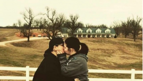 19 Kids and Counting Duggar family home is scene of lesbian couple\'s kissing protest over their conservative values