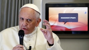 Pope reminds families to talk, not text