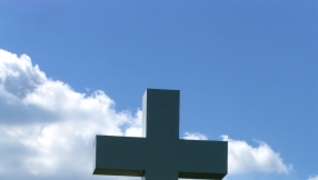 Atheists want Christian teacher\'s memorial removed from middle school