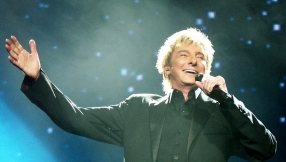 Barry Manilow marries his manager, Garry Kief