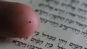 World\'s smallest Bible goes on display in Jerusalem