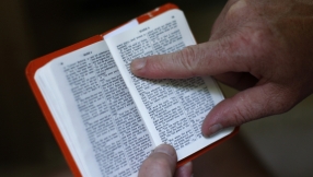 Bully apologises to kids he was picking on after being given Bible