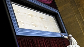 Pope Francis visits the Turin Shroud 