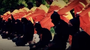 ISIS prisoners executed by fighters from rival group wearing orange jumpsuits