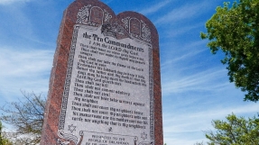 Let voters decide on Ten Commandments monument, Oklahoma lawmakers say