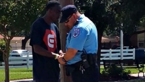 Amazing Christian conversion: Ex-convict who used to fear cops now prays for them