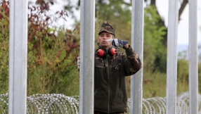 Hungary mobilises troops, unemployed and convicts to keep out migrants 