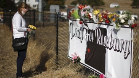 Oregon shooting: Grief counsellors welcome students back to Roseburg college 