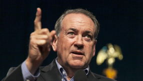 Mike Huckabee tells gun dealers to ignore Obama\'s planned gun control order