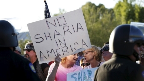 Armed protesters gather outside Texas mosque to stop \'Islamisation of America\'