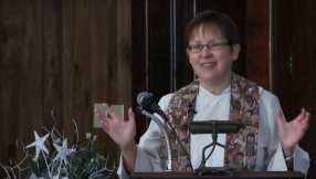 Methodist minister comes out as gay during sermon. Here\'s why she\'s challenging the Church