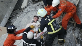 More pulled out alive after Taiwan quake, about 120 people still trapped