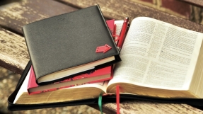 Why believing the Bible needn\'t make you a fundamentalist 